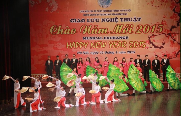 International art performance to welcome Tet  - ảnh 1